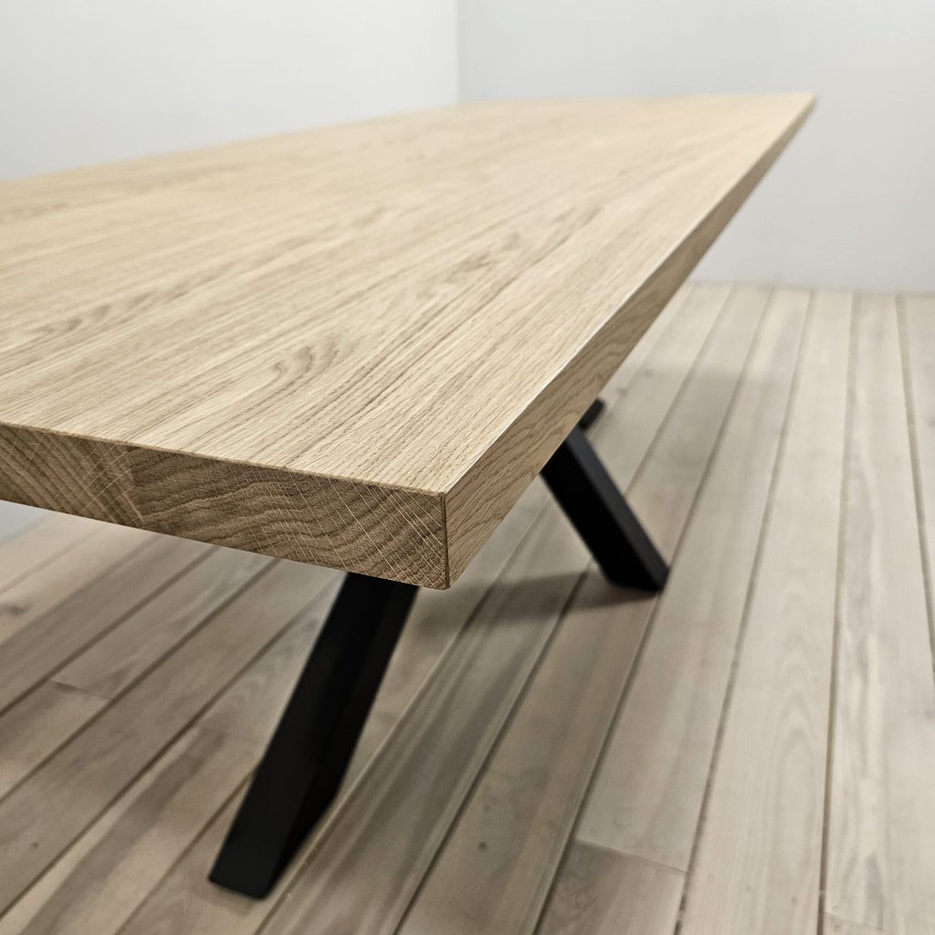 Tavolo in Legno di Rovere con gambe di metallo